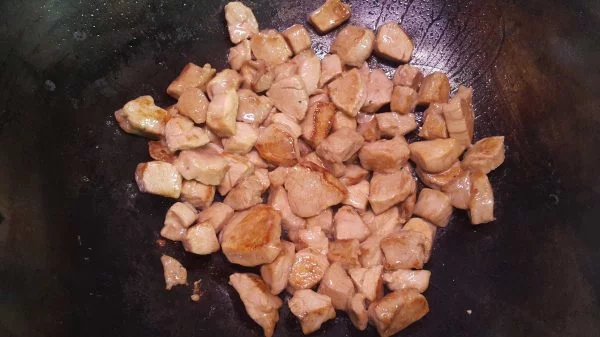 wieprzowina-Gong-Bao-smazenie-miesa Wieprzowina Gong Bao smażenie mięsa