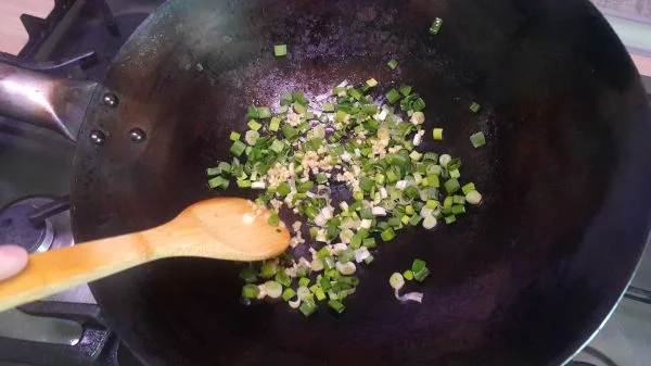 wieprzowina-Gong-Bao-smazenie-warzyw Wieprzowina Gong Bao smażenie warzyw