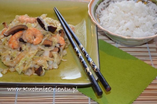 Kapusta pekińska stir-fry z krewetkami i grzybami Shitake