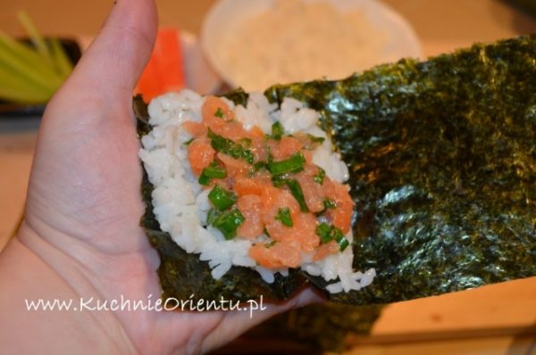 Temaki sushi - sushi zwijane w ręku