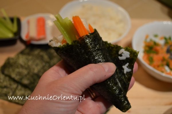 Temaki sushi - sushi zwijane w ręku