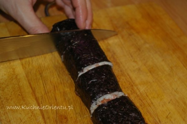 Maki sushi z pikantnym tuńczykiem (Spicy tuna roll)