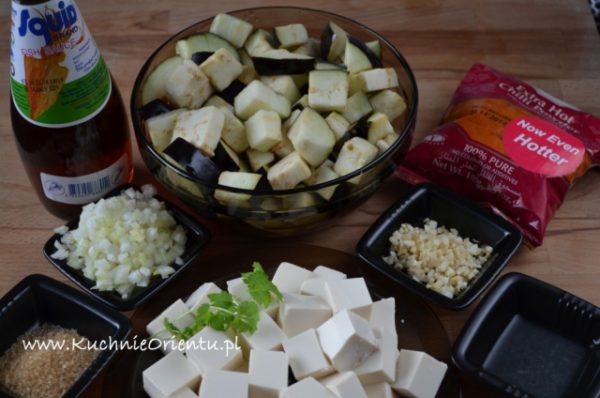 Pikantny bakłażan z tofu i suszonymi krewetkami