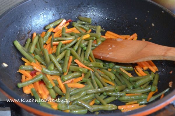 Smażona kaczka z warzywami i chili