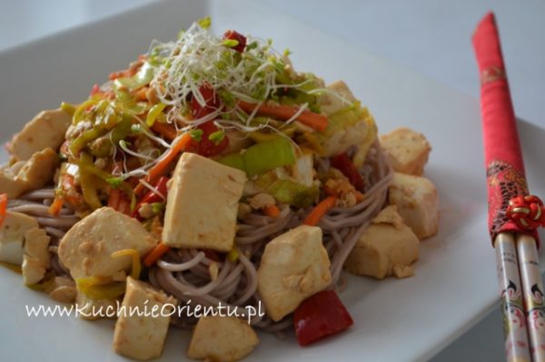 Makaron gryczany Soba z warzywami i tofu
