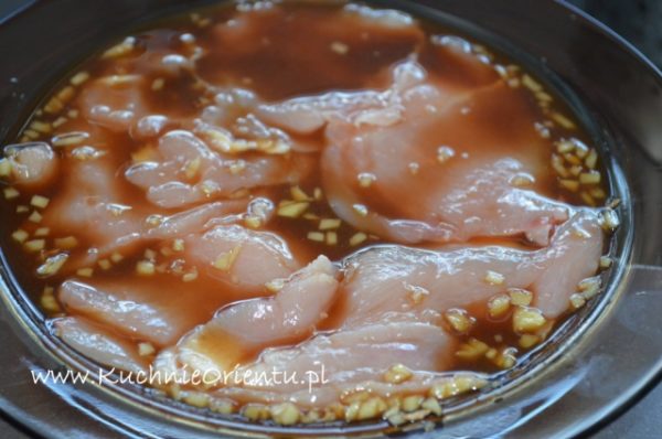 Imbirowy kurczak z sałatką z rukoli i makaronem Soba