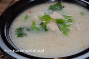 Zupa tajska z kurczakiem i mlekiem kokosowym