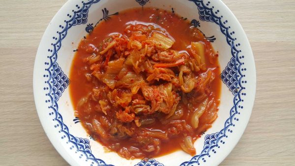 Zupa z kimchi z miękkim tofu Kimchi jigae cięcie kimchi