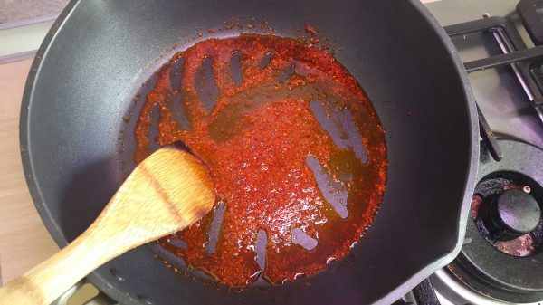 Zupa z kimchi z miękkim tofu Kimchi jigae smażenie gochugaru