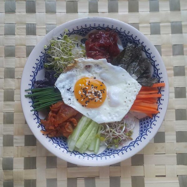 Bibimbap koreański ryż z warzywami